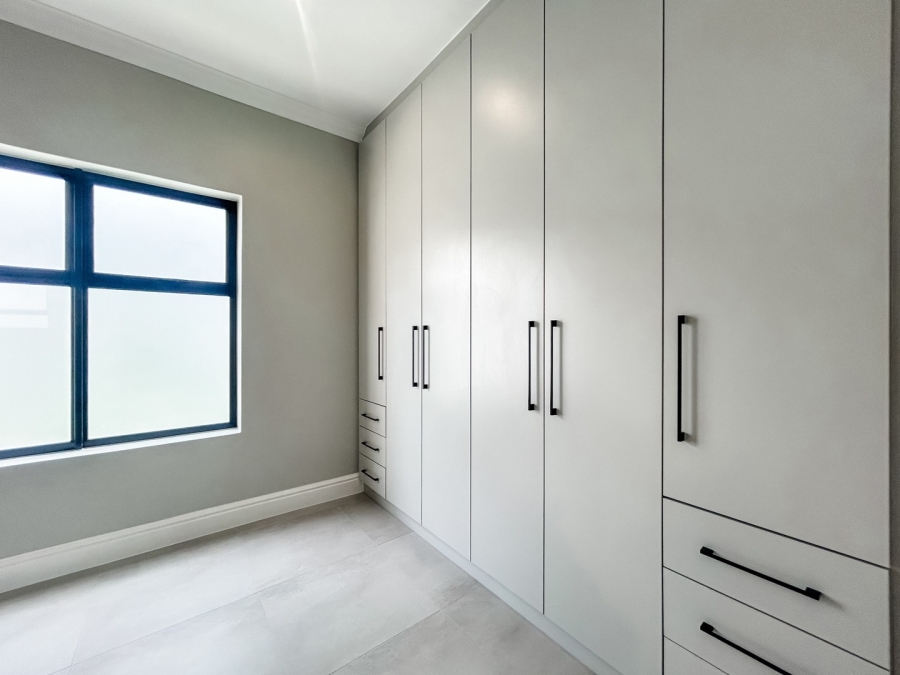 To Let 3 Bedroom Property for Rent in Sandown Western Cape